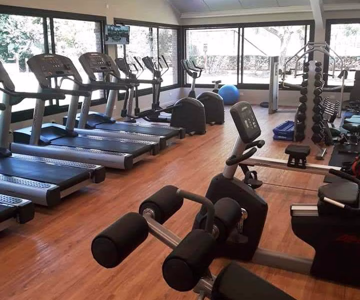 Piso vinílico en baldosas de pegar Forum Emperador